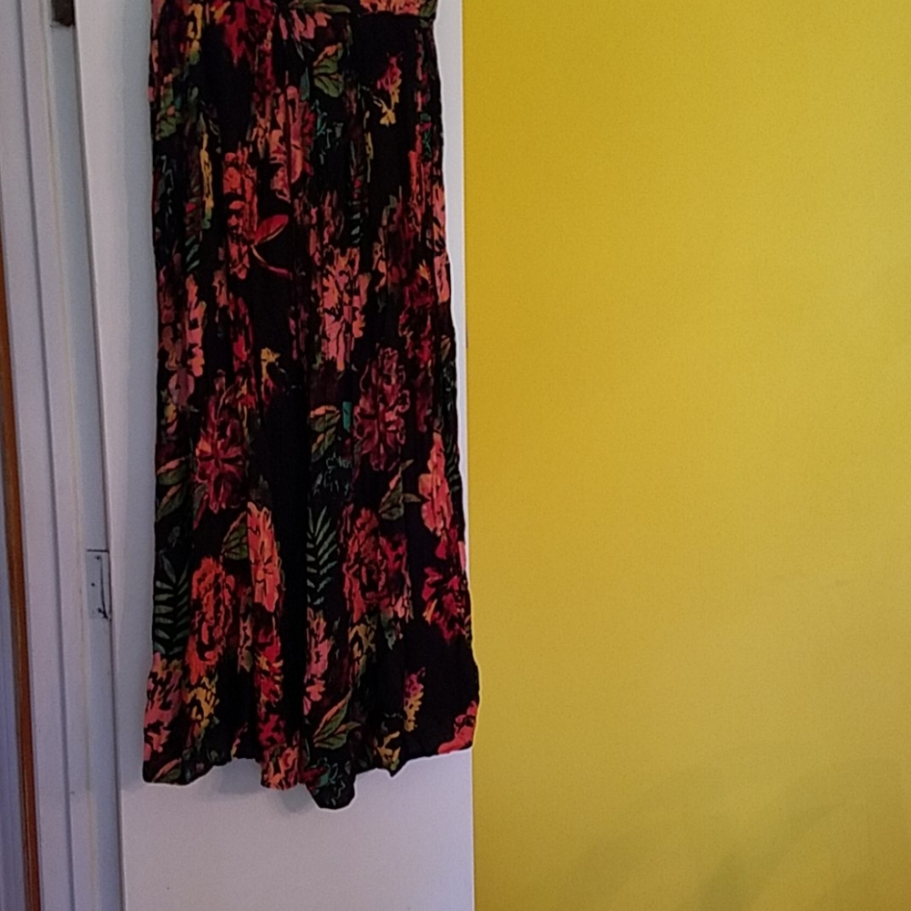 Ladies long skirt size Large. New never worn. Tags